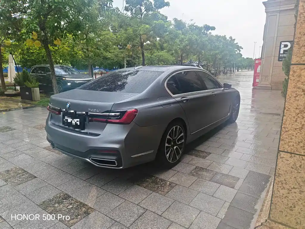 BMW 7 Series — миниатюра 10