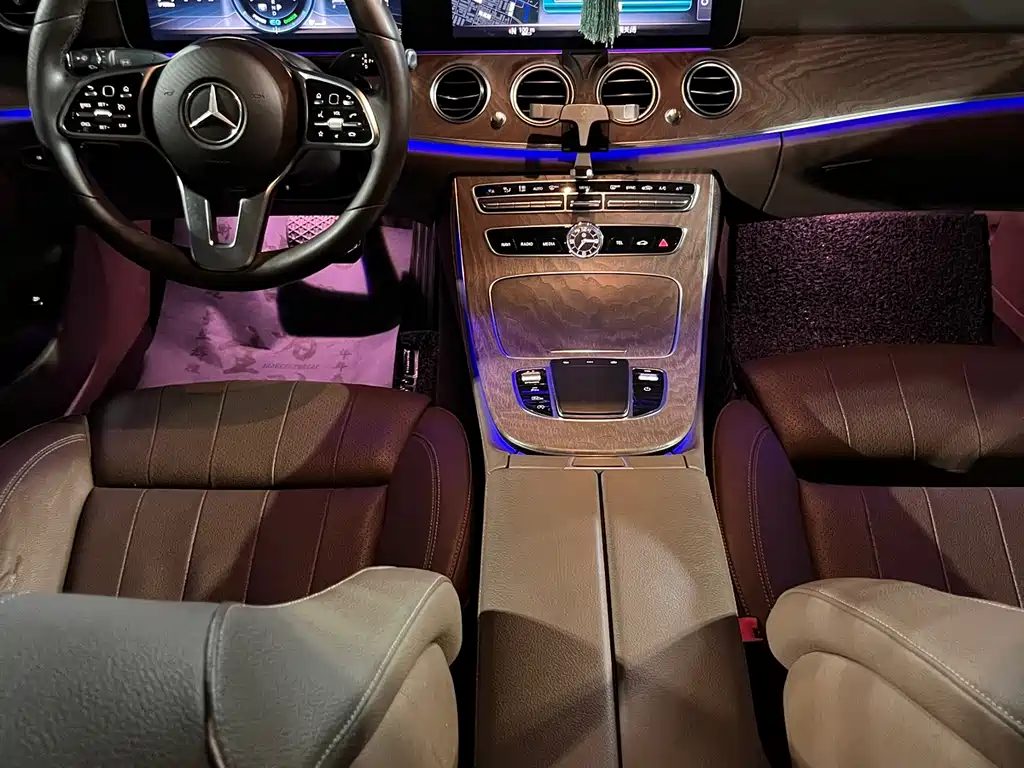 Mercedes-Benz E-Class — миниатюра 12