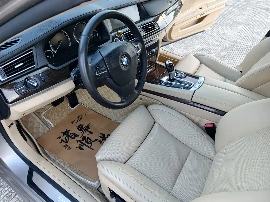 BMW 7 Series — миниатюра 8