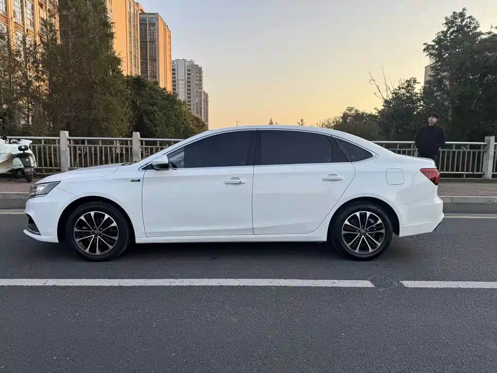 ROEWE I6