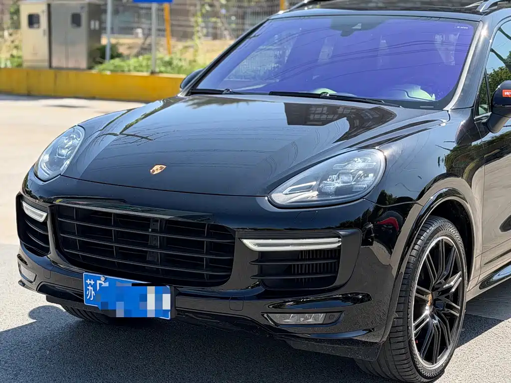 Porsche Cayenne — миниатюра 3