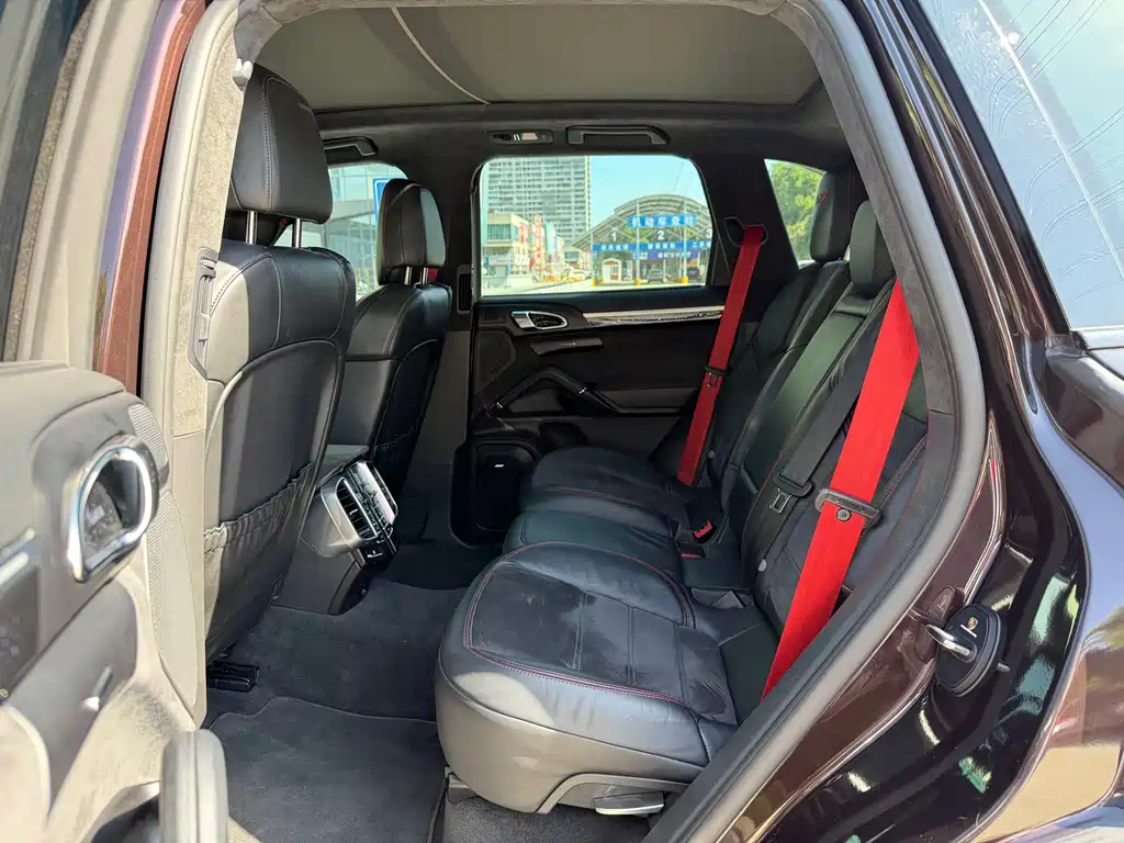 Porsche Cayenne — миниатюра 18