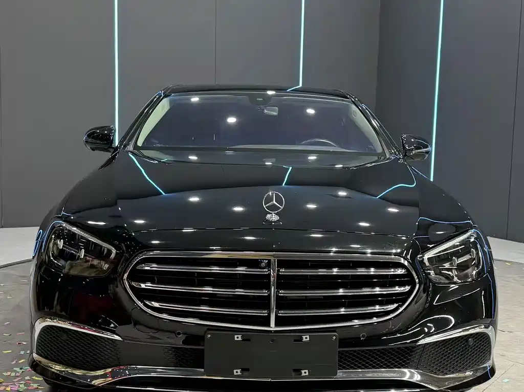 Mercedes-Benz E-Class — миниатюра 2