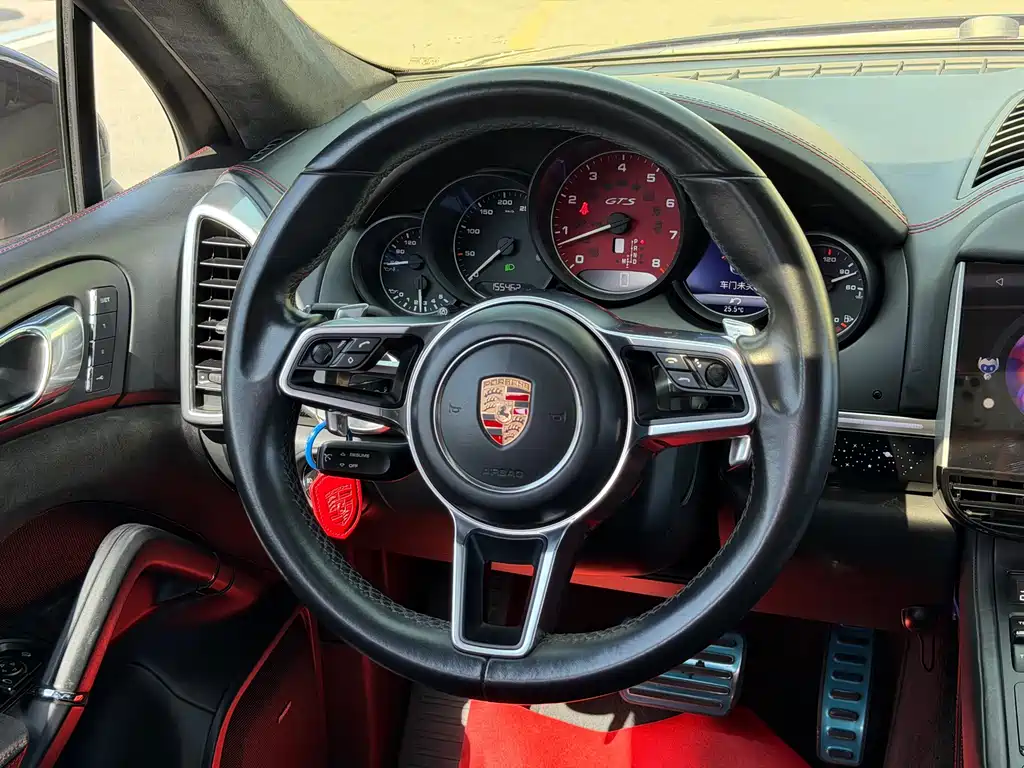 Porsche Cayenne — миниатюра 23