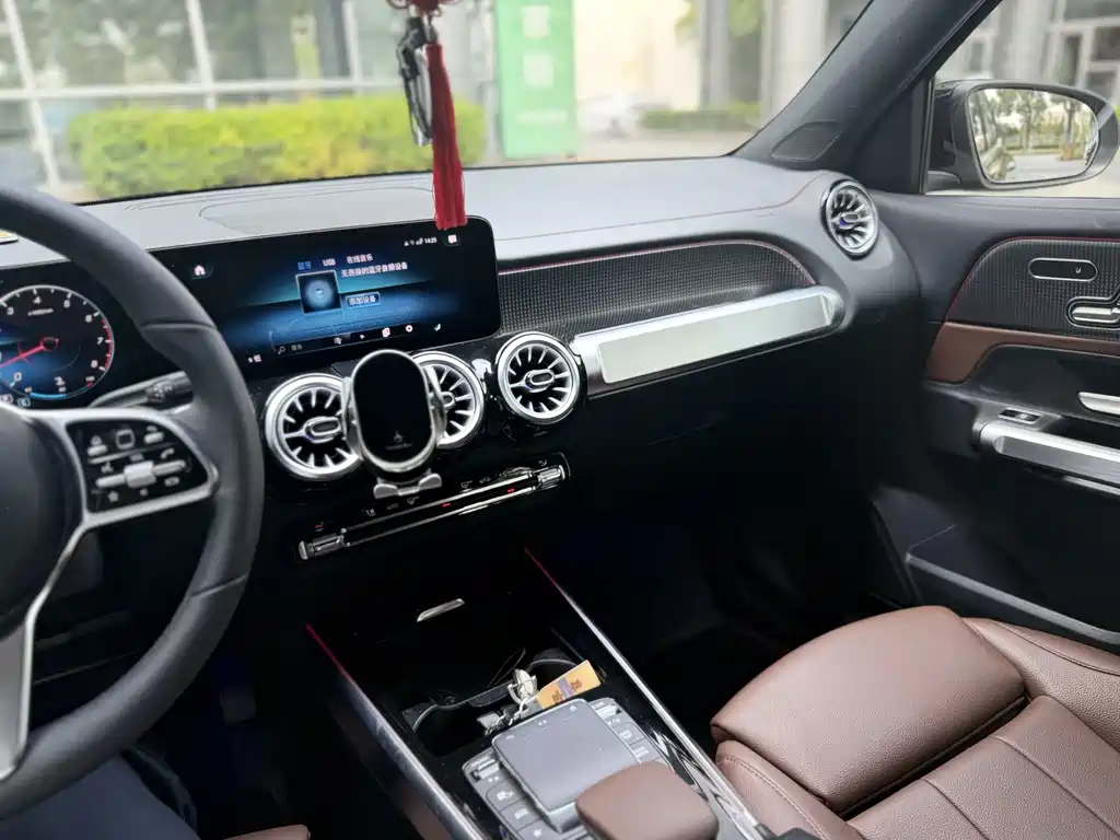 Mercedes-Benz GLB — миниатюра 16