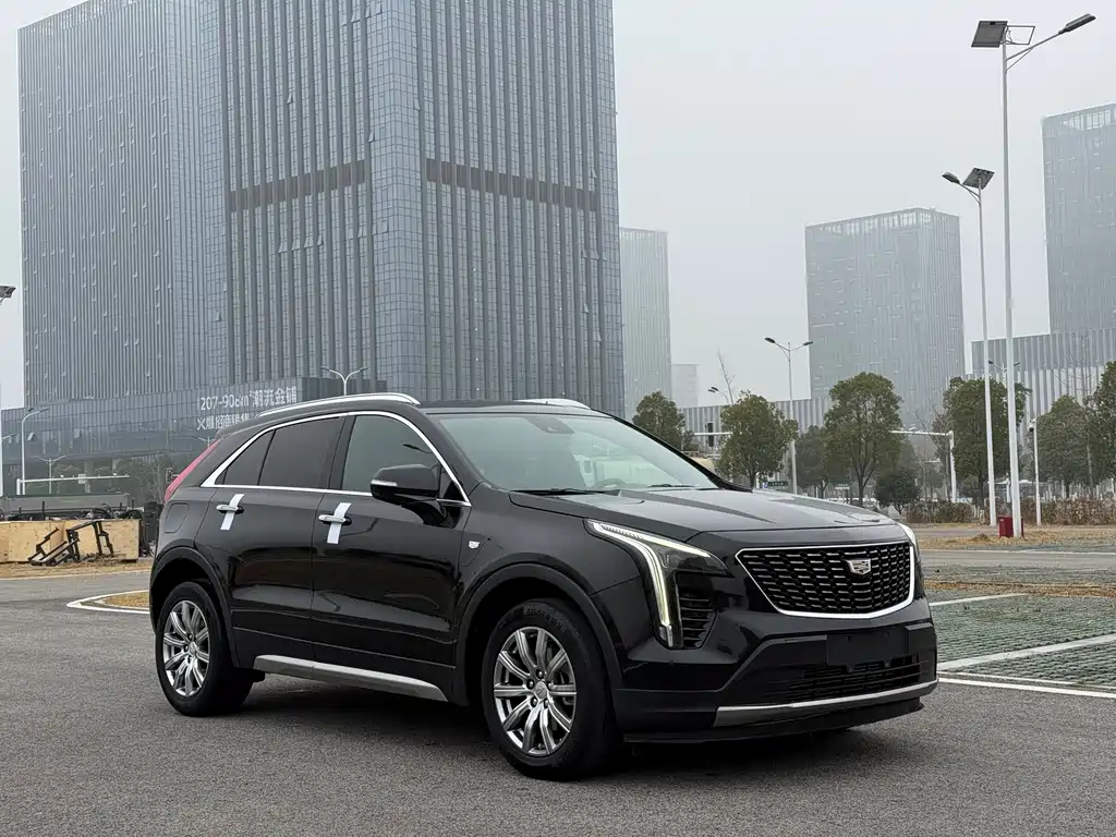 CADILLAC XT4