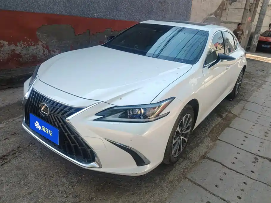 Lexus ES 2024