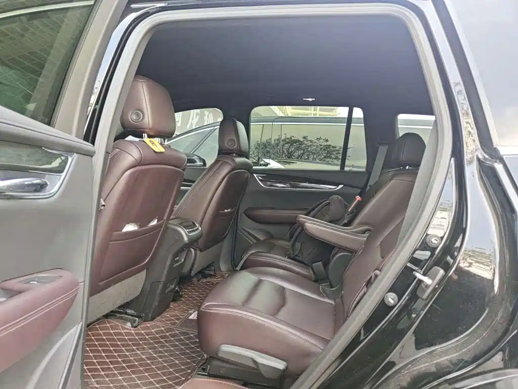 CADILLAC XT6
