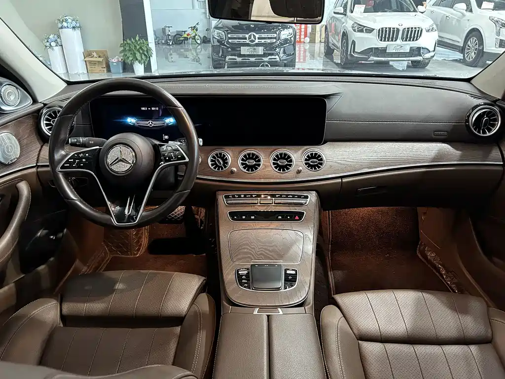 Mercedes-Benz E-Class — миниатюра 8