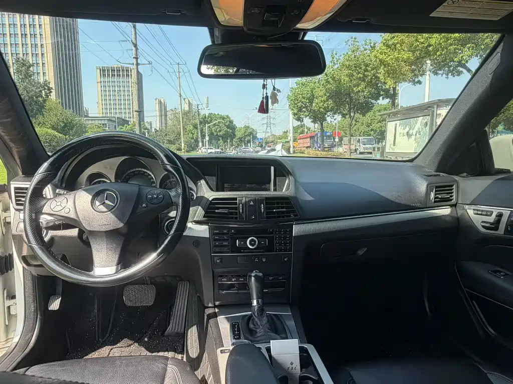 Mercedes-Benz E-Class (Import) — миниатюра 4
