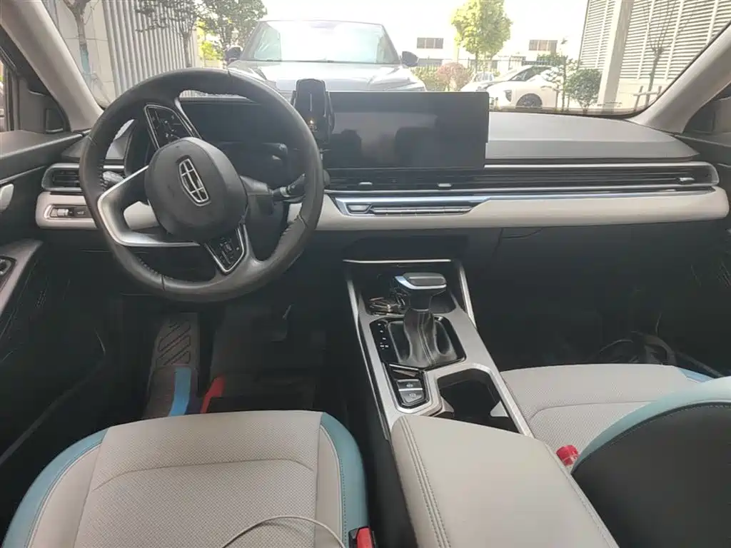Geely Emgrand 2023 4 Champion 1.5L CVT Flagship