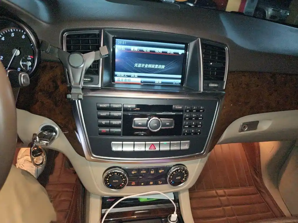 Mercedes-Benz M-Class — миниатюра 6