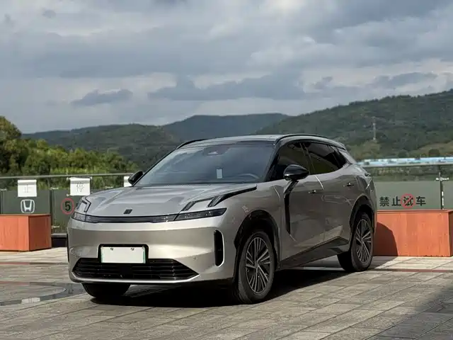 LYNK & CO. 08 EM P 2023