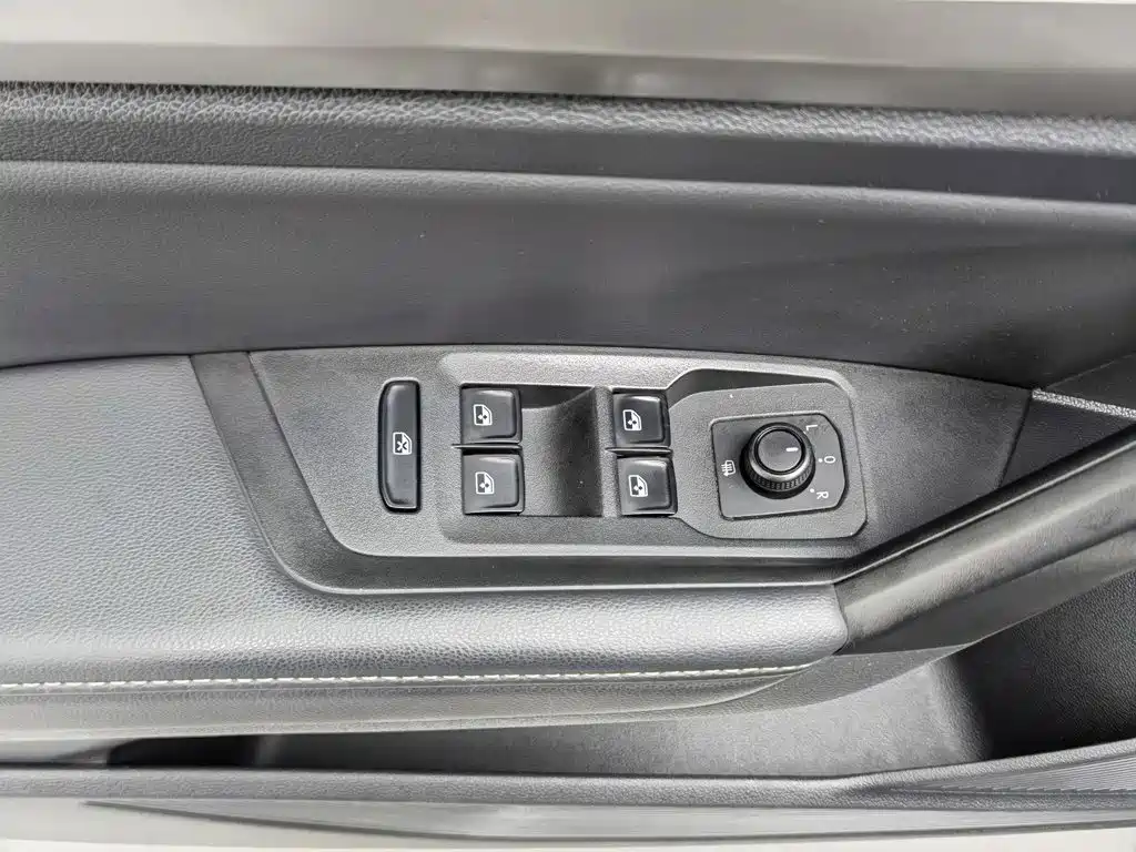 Volkswagen Lavida — миниатюра 9