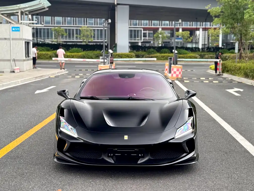 FERRARI F8