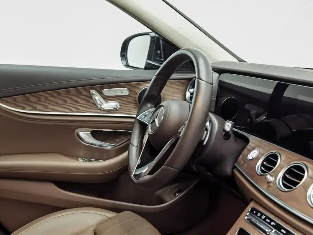 Mercedes-Benz E-Class — миниатюра 22