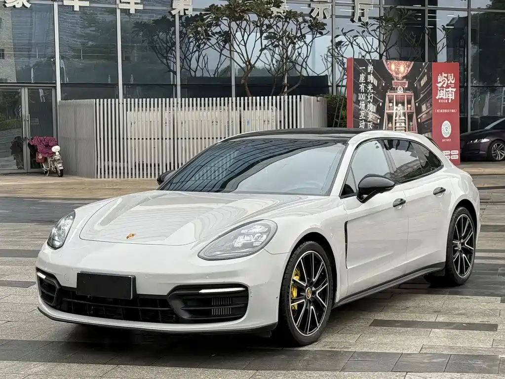Porsche Panamera 2023