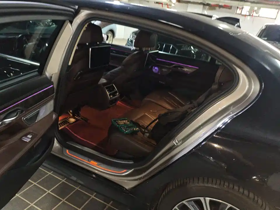 BMW 7 Series — миниатюра 7