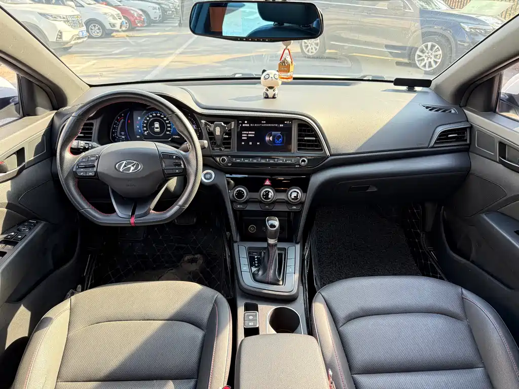 Hyundai Elantra — миниатюра 8