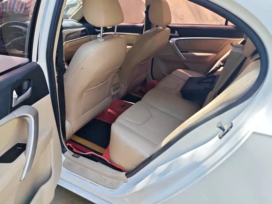 Geely Emgrand — миниатюра 11
