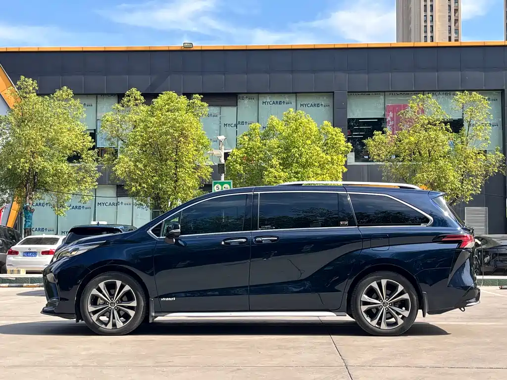 Toyota Granvia — миниатюра 4