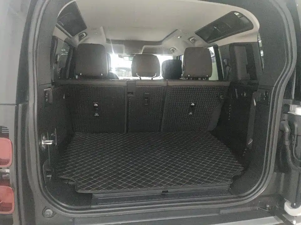 Land Rover Defender — миниатюра 10