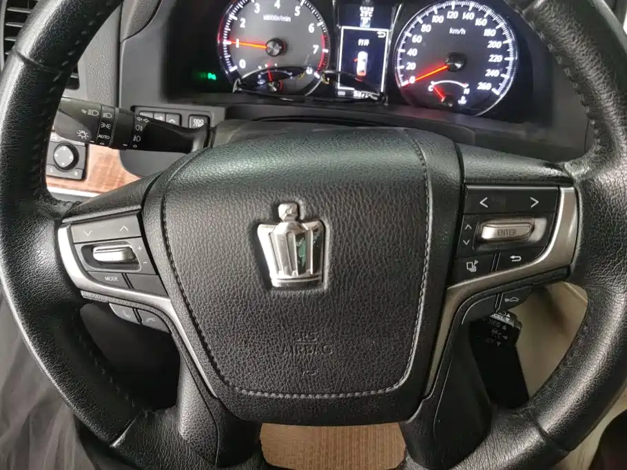 Toyota Crown — миниатюра 15
