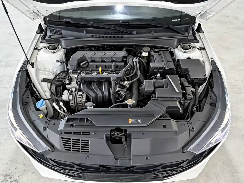 Hyundai Elantra — миниатюра 11