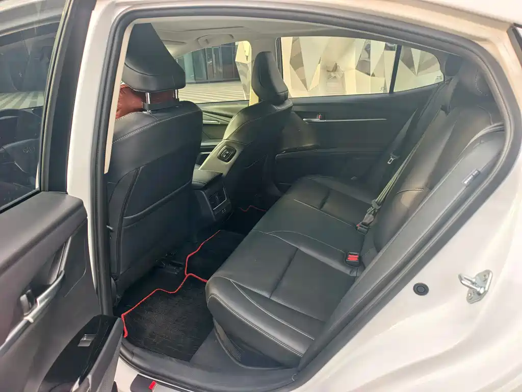 Toyota Camry — миниатюра 6