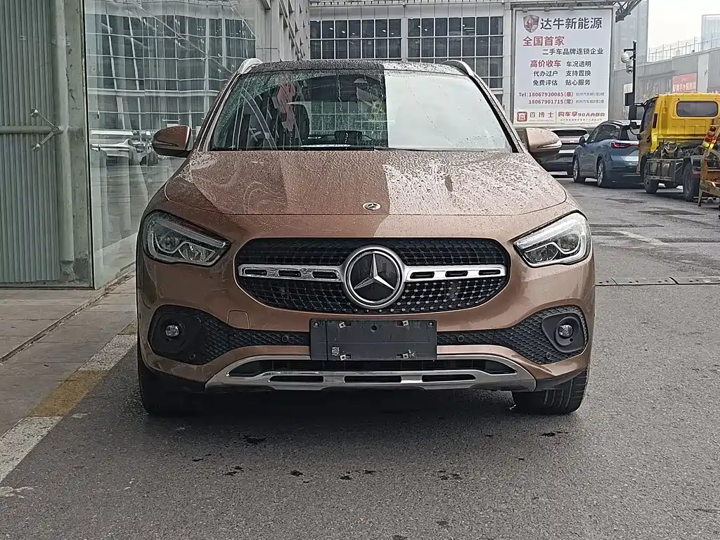 MERCEDES-BENZ GLA