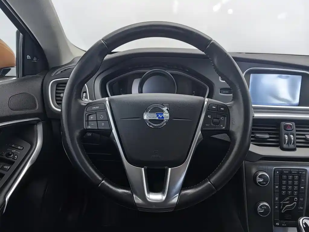 Volvo V40 — миниатюра 11