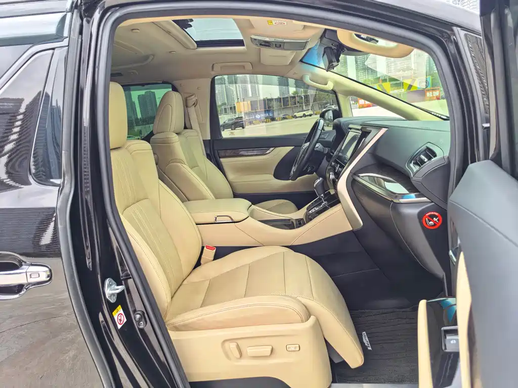 Toyota Vellfire 2019 2.5L HV Luxury