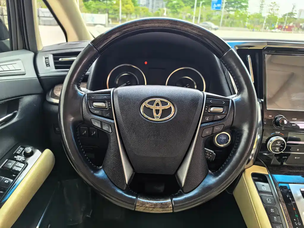 Toyota Vellfire 2019 2.5L HV Luxury
