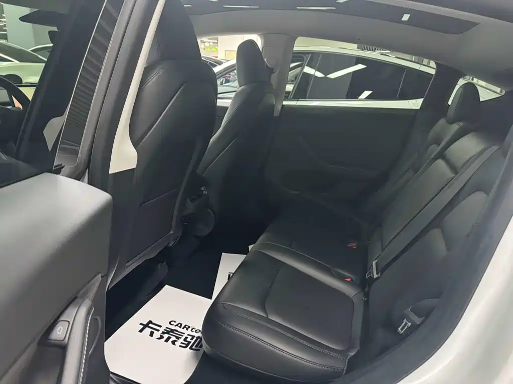 Tesla Model Y — миниатюра 8