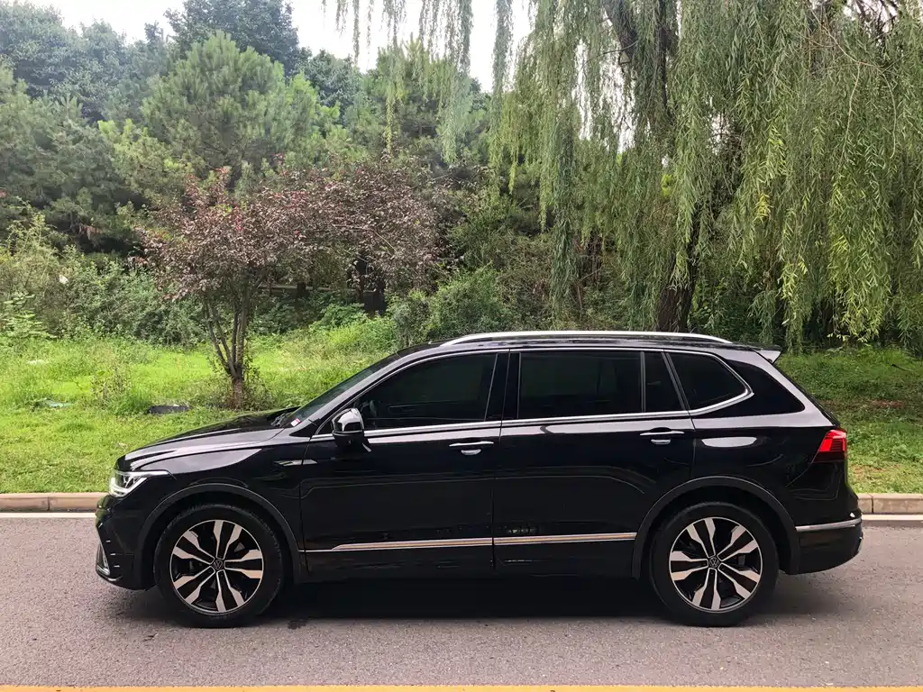 Volkswagen Tiguan L L 2022 330TSI AT R-Line