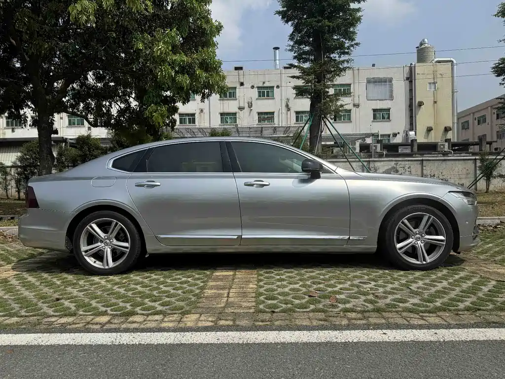 Volvo S90 2018 T4