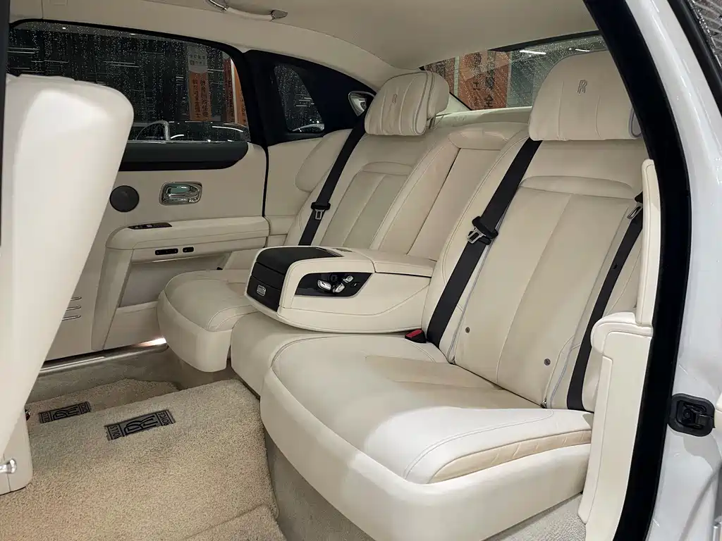 Rolls-Royce Ghost — миниатюра 3