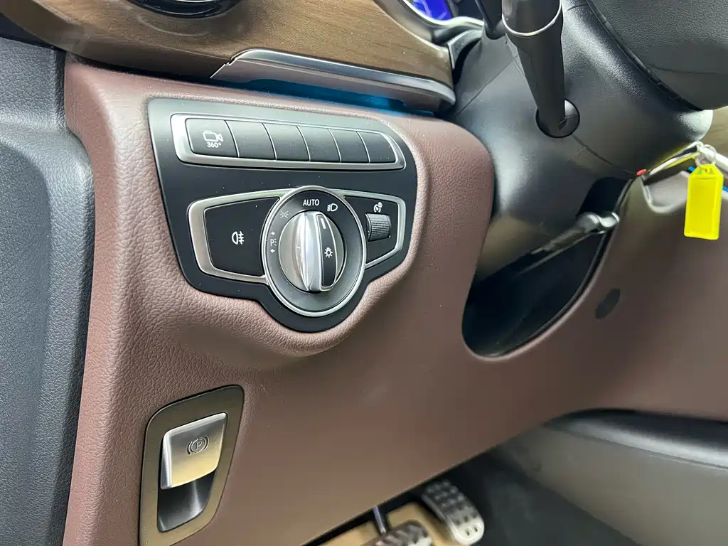 MERCEDES-BENZ V CLASS