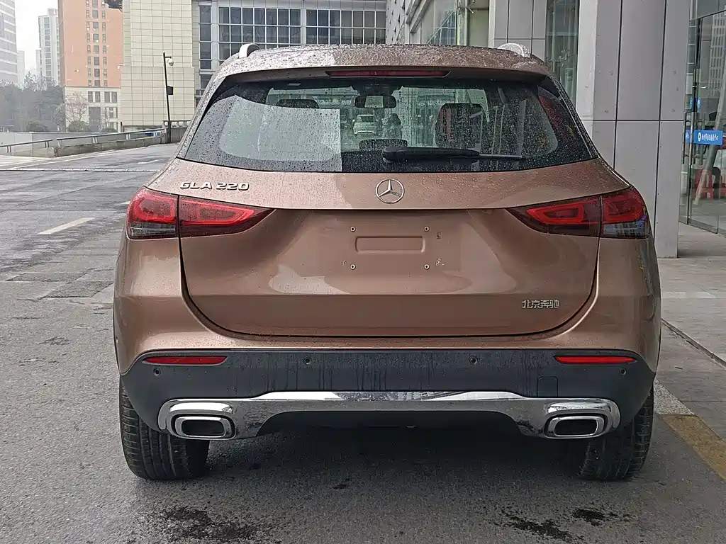 MERCEDES-BENZ GLA