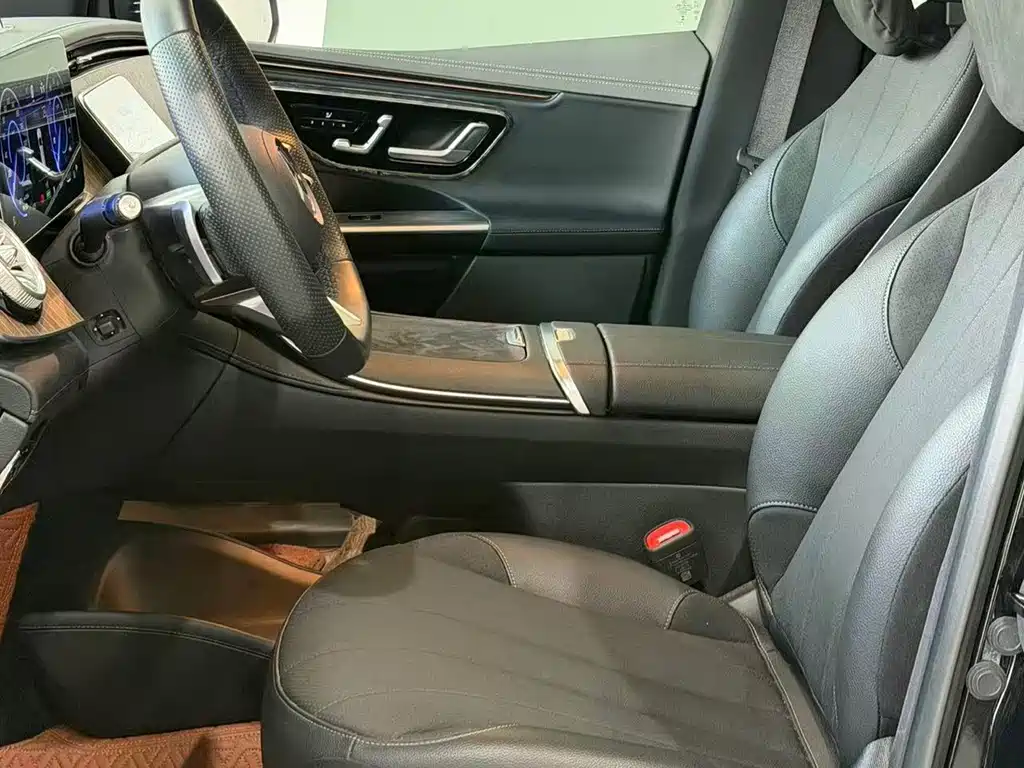 Mercedes-Benz EQE SUV — миниатюра 7