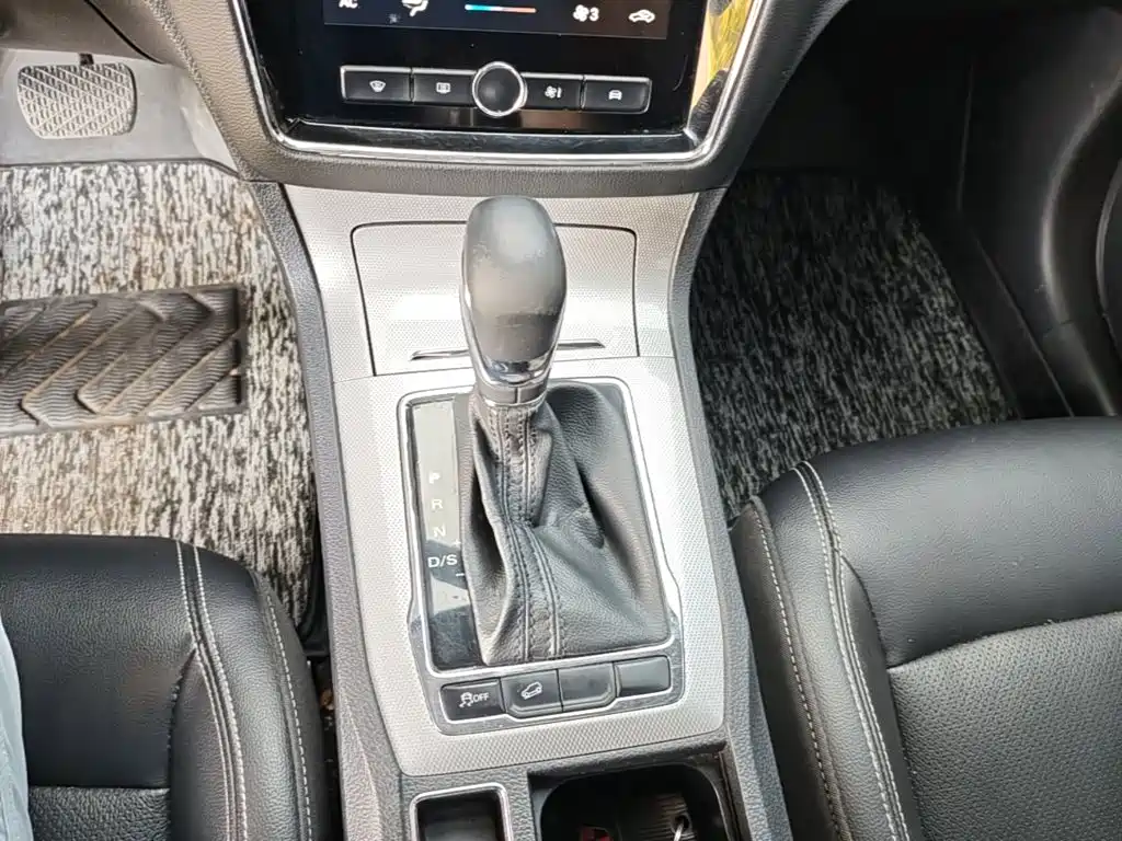 Roewe RX5 — миниатюра 14
