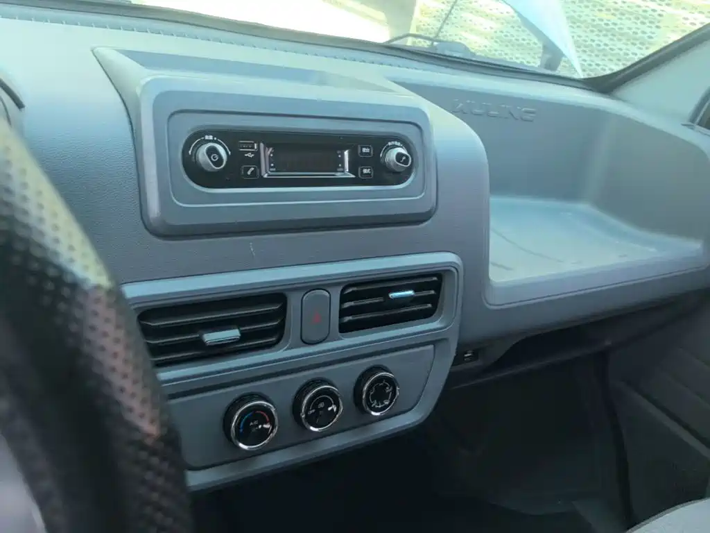 Wuling Yangguang — миниатюра 13