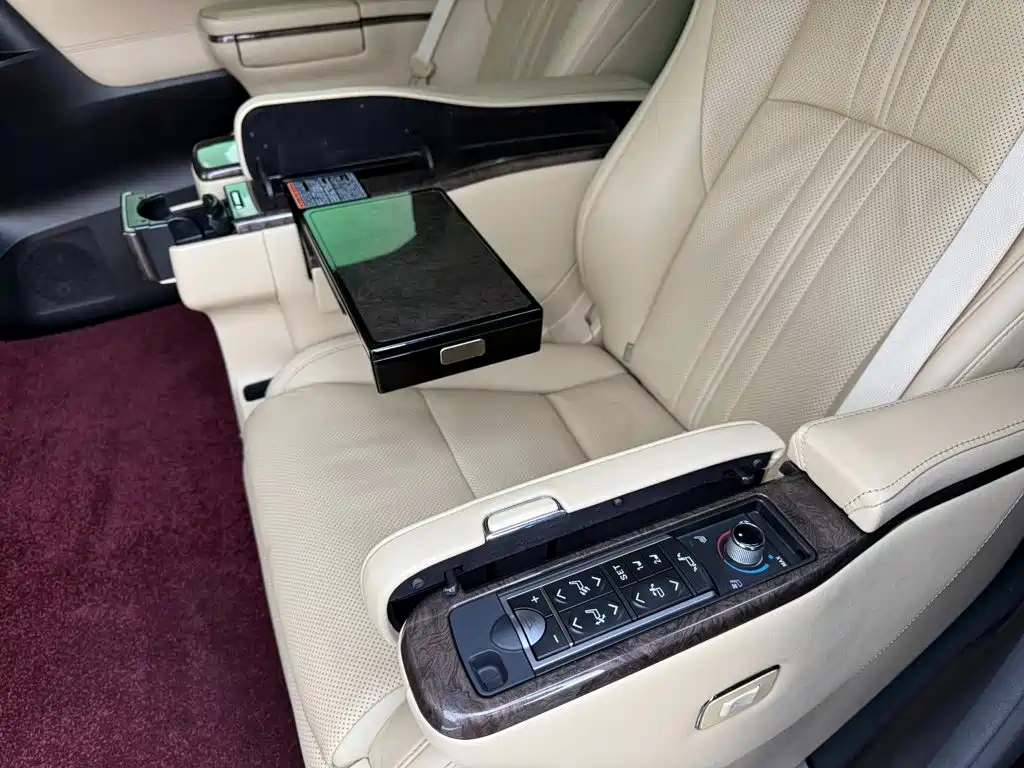 Toyota Alphard — миниатюра 22