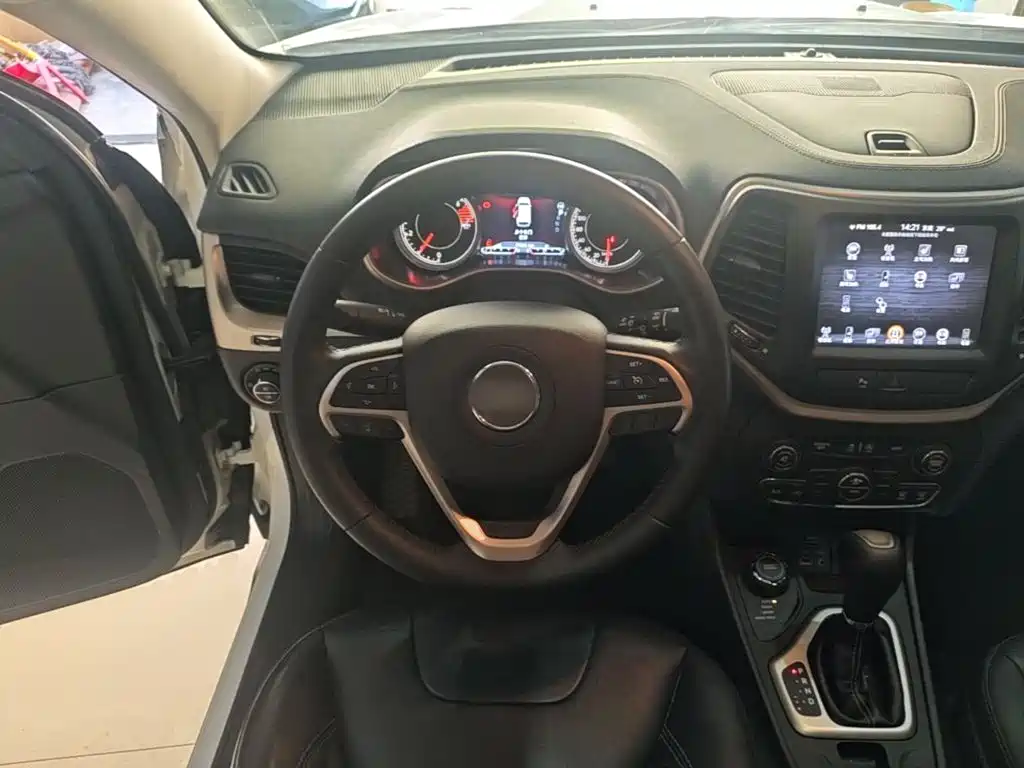 Jeep Cherokee — миниатюра 11