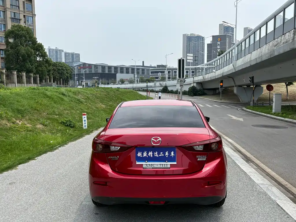 Mazda Mazda3 3 2016 1.5L AT Luxury