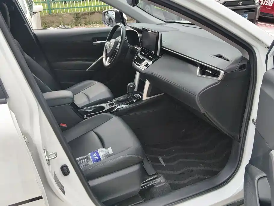 Toyota Corolla Cross — миниатюра 8
