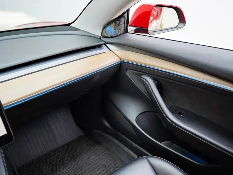 Tesla Model 3 — миниатюра 9