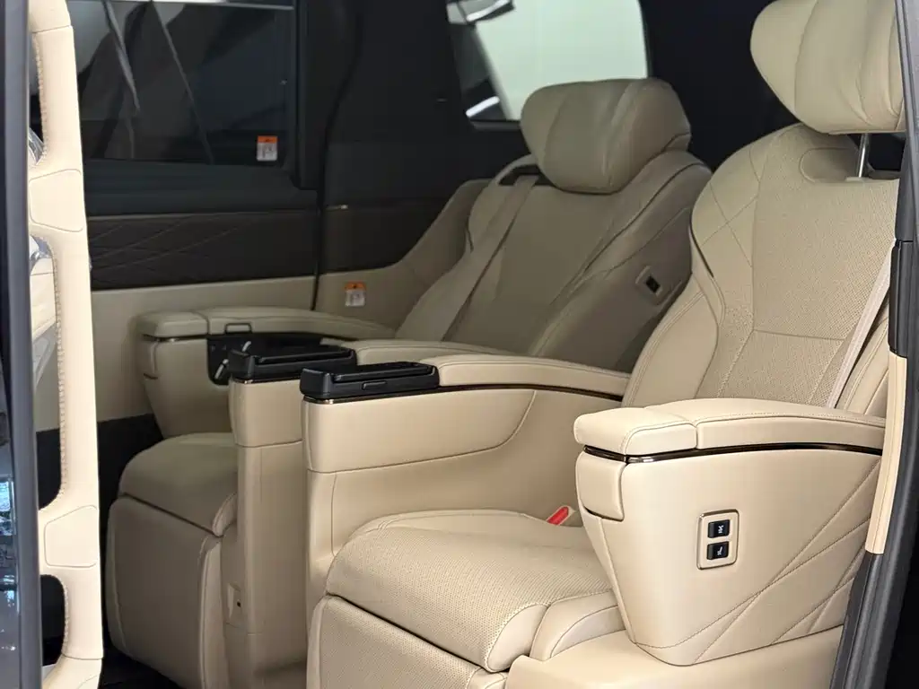 Toyota Vellfire 2024 2.5L