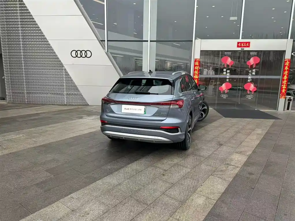 AUDI Q4 E TRON