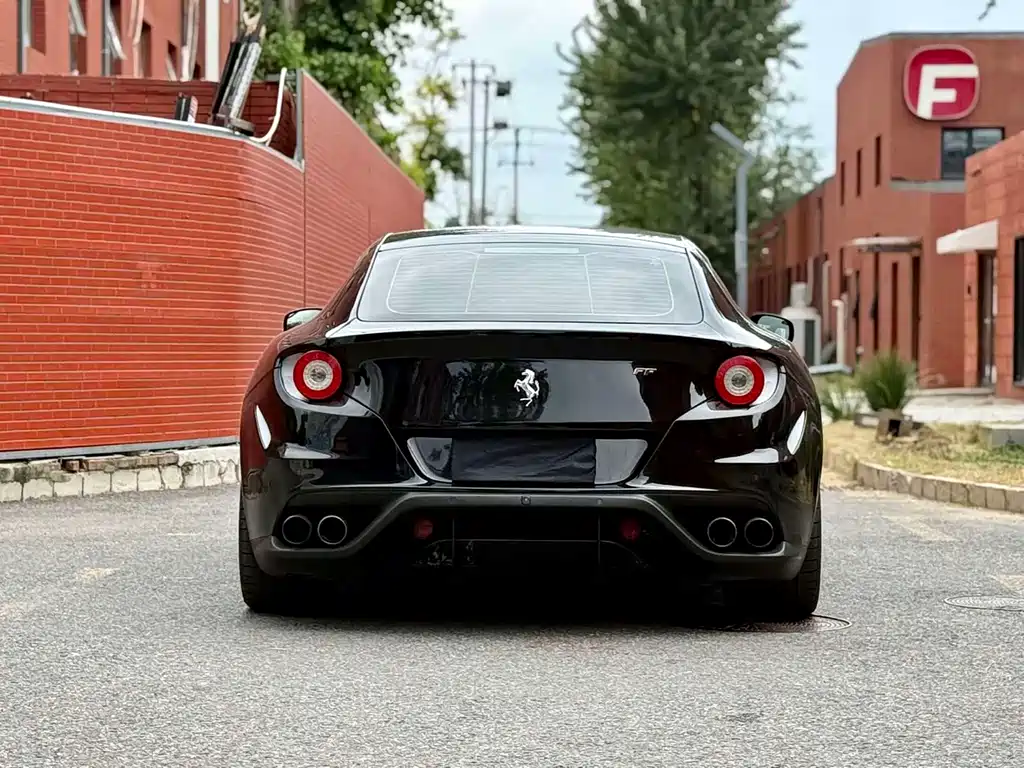 Ferrari FF — миниатюра 5